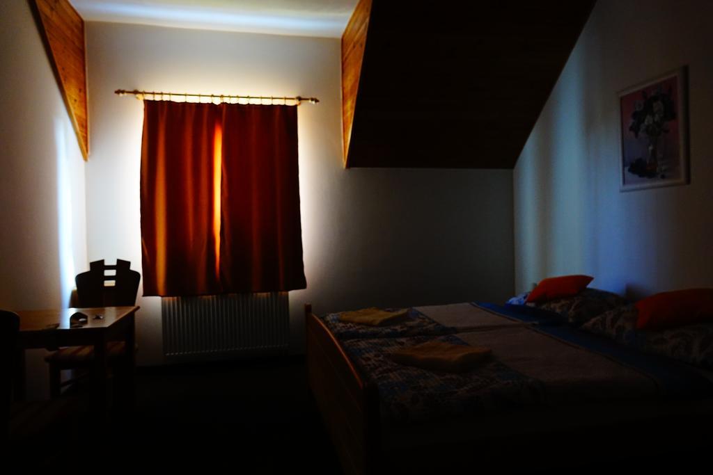 Penzion U Studanky Karlovy Vary Dış mekan fotoğraf